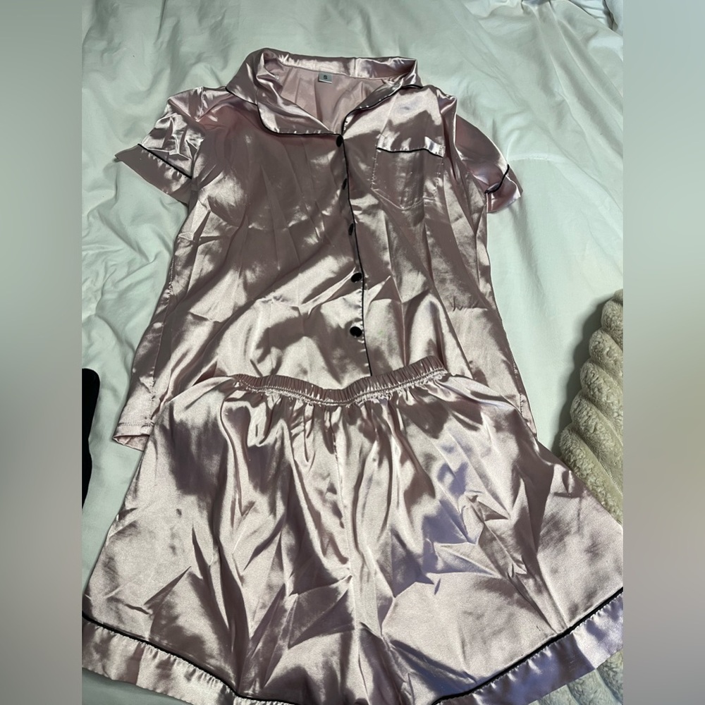 unknown brand, size small, the color is pink.